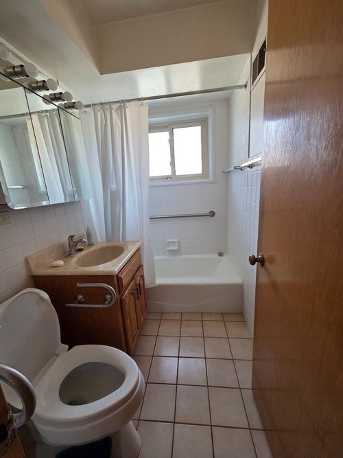 8423 N Shermer Rd, Niles, IL, 60714-2240 | Card Image