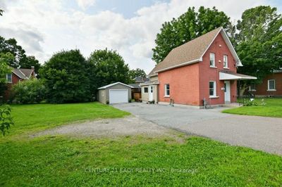 24 Munroe Ave E, House other with 2 bedrooms, 1 bathrooms and 6 parking in Renfrew ON | Image 2