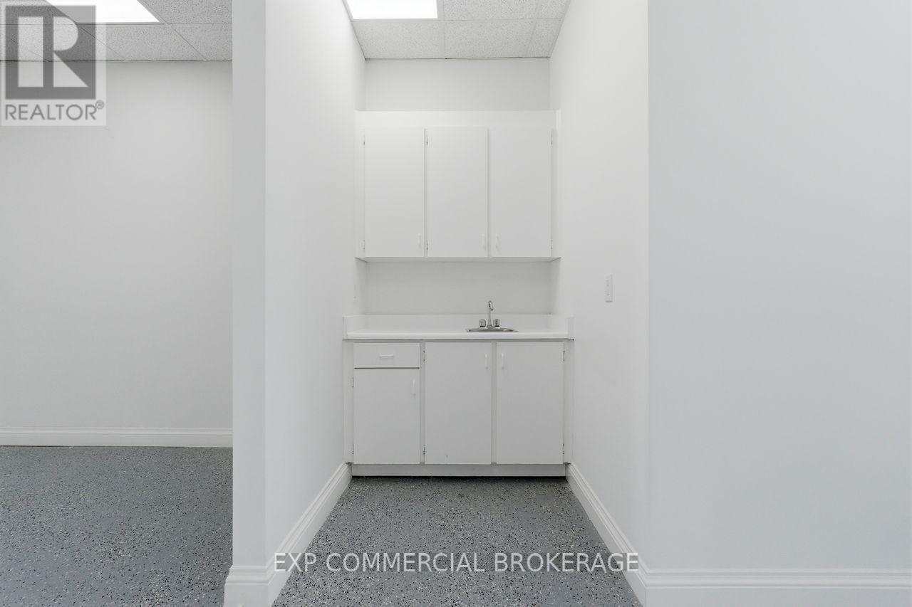 Commercial Sale in Toronto (West Humber-Clairville) 5