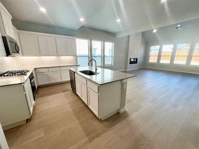 1904 Edgewater St, House other with 4 bedrooms, 3 bathrooms and null parking in Celina TX | Image 4