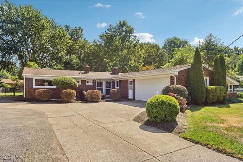 5571 Meister Rd, Mentor, OH, 44060-1717 | Card Image