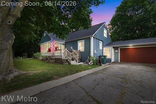 201 S Mapleleaf Rd, Lapeer, MI, 48446-3513 | Card Image