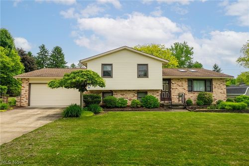 450 Layden Ave, Canal Fulton, OH, 44614-9639 | Card Image