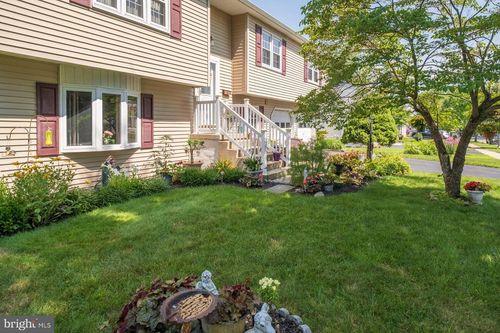 32 Devonshire Dr, READING, PA, 19610-1810 | Card Image