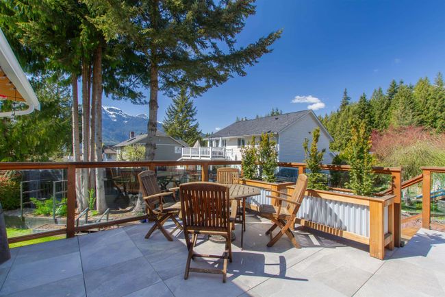 40737 Perth Drive, House other with 5 bedrooms, 2 bathrooms and 6 parking in Squamish BC | Image 9