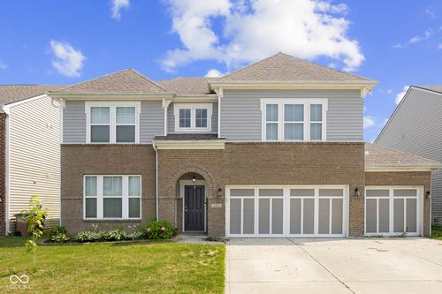 2401 Creek Bank Dr, Columbus, IN, 47201-1493 | Card Image