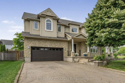 2 Redfern St, Orangeville, ON, L9W5C8 | Card Image