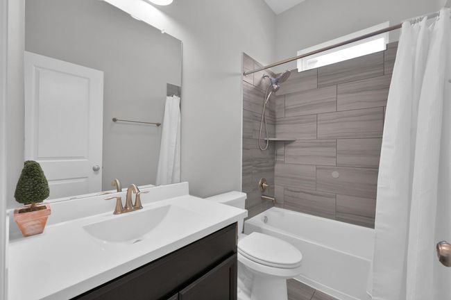 Guest bathroom shared by 3rd & 4th bedroom. | Image 20