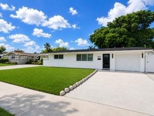 8600 Taft St, Pembroke Pines, FL, 33024-4846 | Card Image