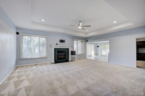 2924 Wessels Dr, Troy, MI, 48085-7018 | Card Image