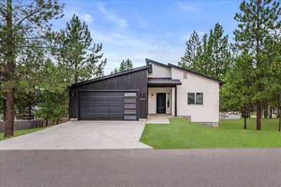 60841 Lake Spokane Dr, Home with 4 bedrooms, 3 bathrooms and null parking in Nine Mile Falls WA | Image 1