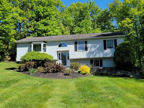 25 Cocoa Ln, Newburgh, NY, 12550-8819 | Card Image