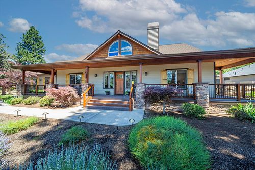 6243 Sanderling Rd, Klamath Falls, OR, 97601-9129 | Card Image
