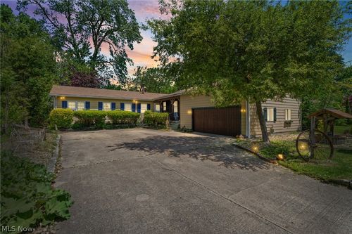 22486 Macbeth Ave, Fairview Park, OH, 44126-2938 | Card Image