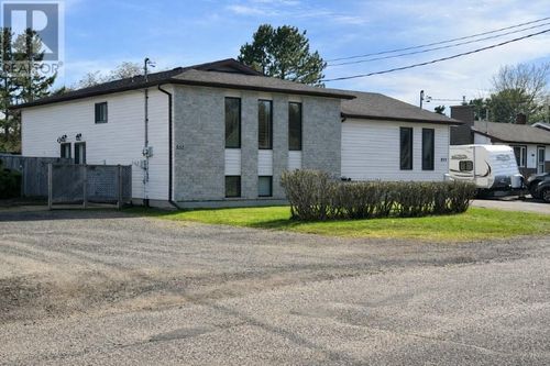 853 Newport Ave, Thunder Bay, ON, P7A6K1 | Card Image