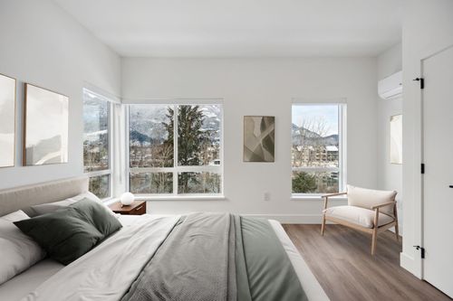 38073 Helm Way, Squamish, BC, V8B1E6 | Card Image