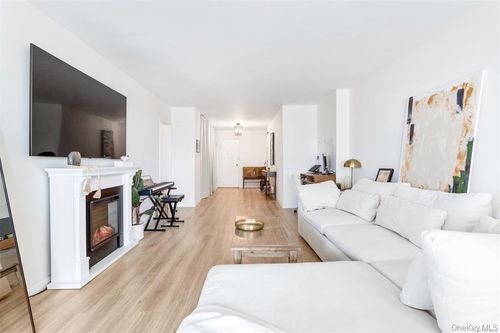 25e-102-30 66th Rd, Forest Hills, NY, 11375-7622 | Card Image