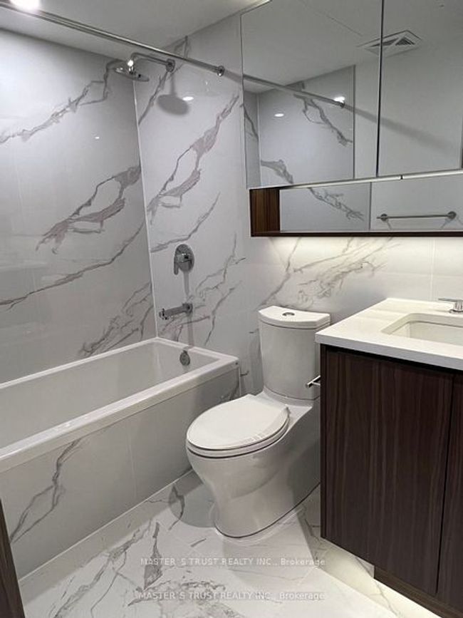 1606 - 38 Widmer St, Condo with 3 bedrooms, 2 bathrooms and null parking in Toronto ON | Image 7