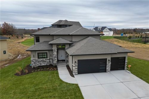 2531 Ne Woodland Oak Cir, Lee's Summit, MO, 64086-7125 | Card Image