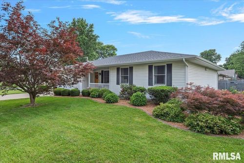 200 N Harris St, Auburn, IL, 62615-9776 | Card Image