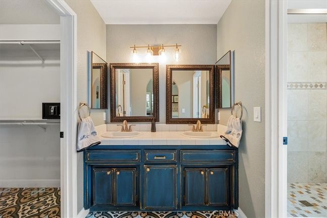 Primary Bathroom | Image 5