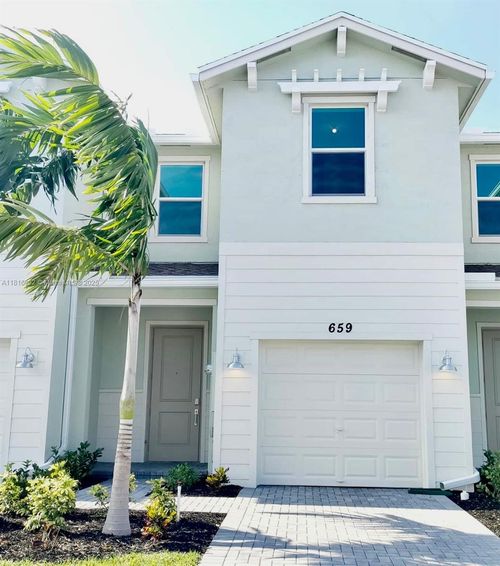 659 Se Lake Falls St, Port St Lucie, FL, 34984-6692 | Card Image