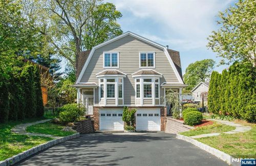 22 Mahan St, Tenafly, NJ, 07670-1822 | Card Image