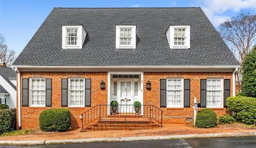 7 Charleston Sq, Greensboro, NC, 27408-3830 | Card Image