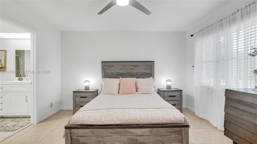 204c-100 Sw 130th Ter, Pembroke Pines, FL, 33027-4044 | Card Image