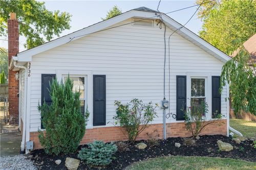 3736 Louise St, Mogadore, OH, 44260-1118 | Card Image