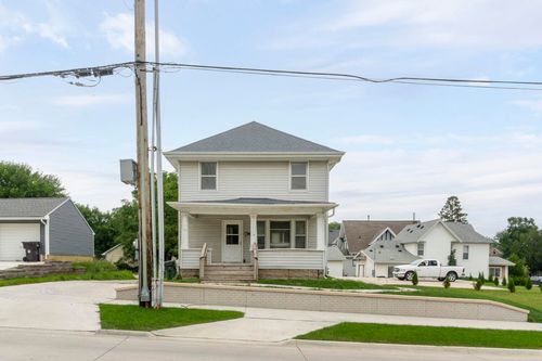 109 W 12th St, Cedar Falls, IA, 50613-3061 | Card Image