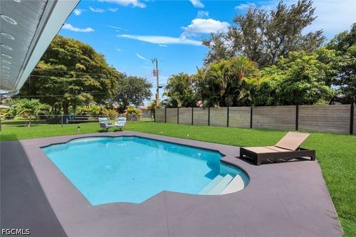 2212 Se 7th St, Cape Coral, FL, 33990-1674 | Card Image