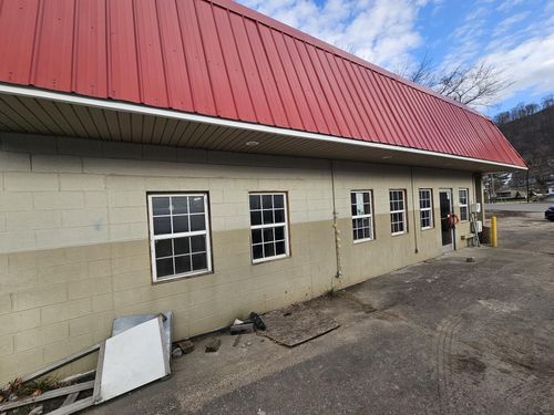 120 S Main St, Evarts, KY, 40828-5935 | Card Image