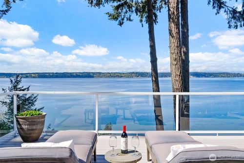 3810 Forest Beach Dr Nw, Gig Harbor, WA, 98335-5848 | Card Image