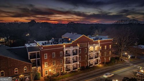 262 W Washington St, Madison, GA, 30650-1210 | Card Image