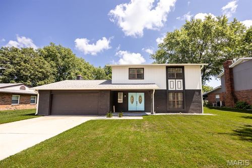 200 Debra Dr, Fairview Heights, IL, 62208-2832 | Card Image