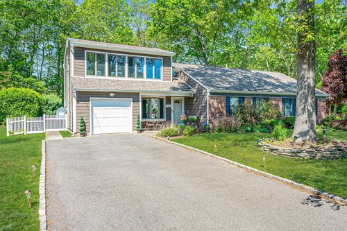 112 1st Ave, Kings Park, NY, 11754-3611 | Card Image