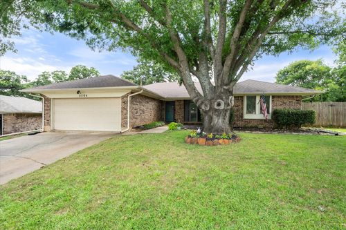 5504 Forest Bend Dr, Arlington, TX, 76017-1262 | Card Image