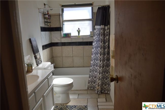 Bathroom 1 | Image 15