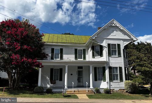 104 S High St, EDINBURG, VA, 22824-3083 | Card Image