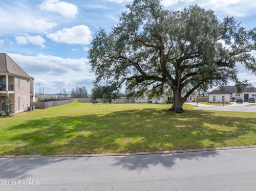 100 Fallow Ln, Broussard, LA, 70518-5323 | Card Image