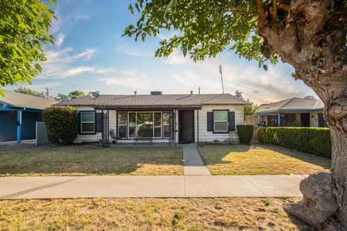 211 S 4th St, Fowler, CA, 93625-2410 | Card Image