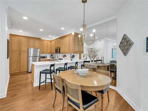 apt-110-4949 Wornall Rd, Kansas City, MO, 64112-2576 | Card Image