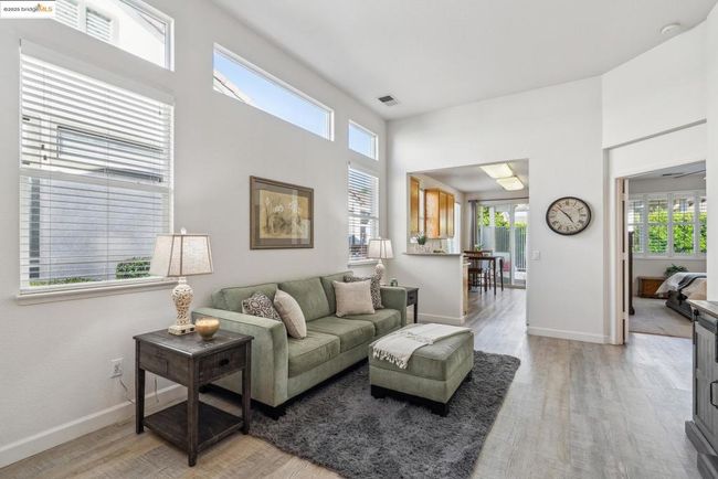 664 Prince Albert Way, Home with 2 bedrooms, 2 bathrooms and 1 parking in Brentwood CA | Image 14