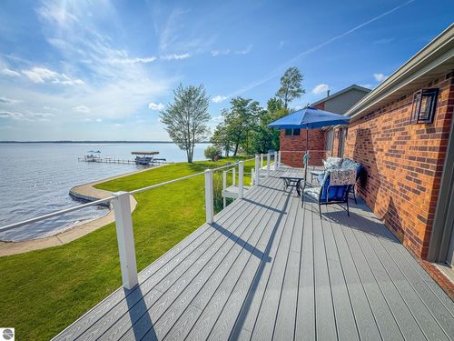 815 E Lake Mitchell Dr, Cadillac, MI, 49601-9685 | Card Image