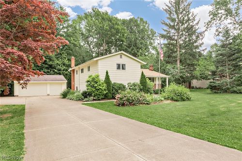 5339 E Heisley Rd, Mentor, OH, 44060-1743 | Card Image