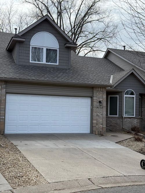 9113 Medley Cir, Golden Valley, MN, 55427-3159 | Card Image