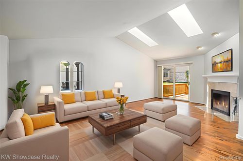 293-21971 Lancrest Ct, Farmington Hills, MI, 48335-5804 | Card Image