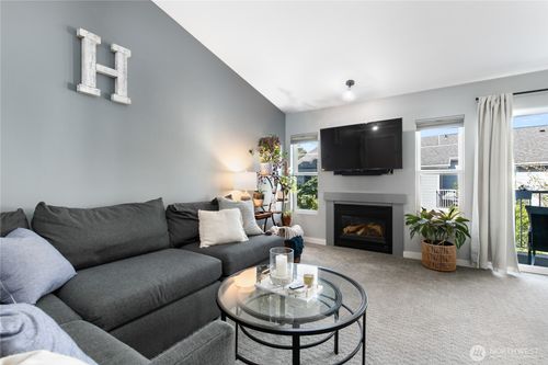 n303-15150 140th Way Se, Renton, WA, 98058-5810 | Card Image