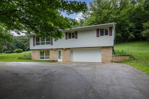 23741 Covered Bridge Dr, RICHLAND CENTER, WI, 53581-8919 | Card Image